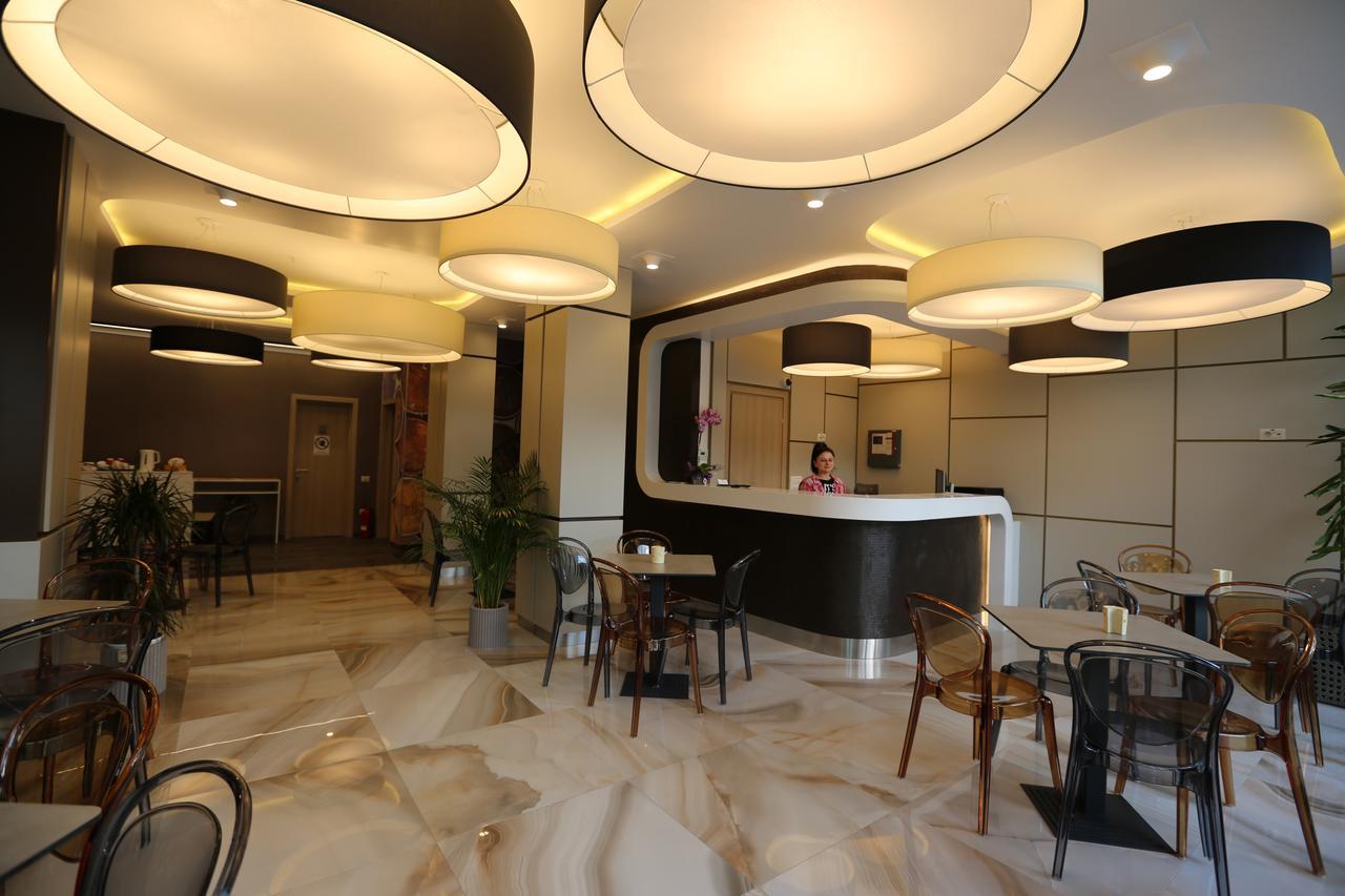 Hotel Baril Haţeg 外观 照片